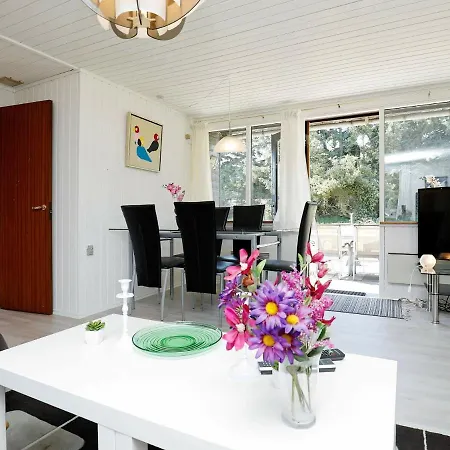 Holiday home 5 Person In Strand-by Traum